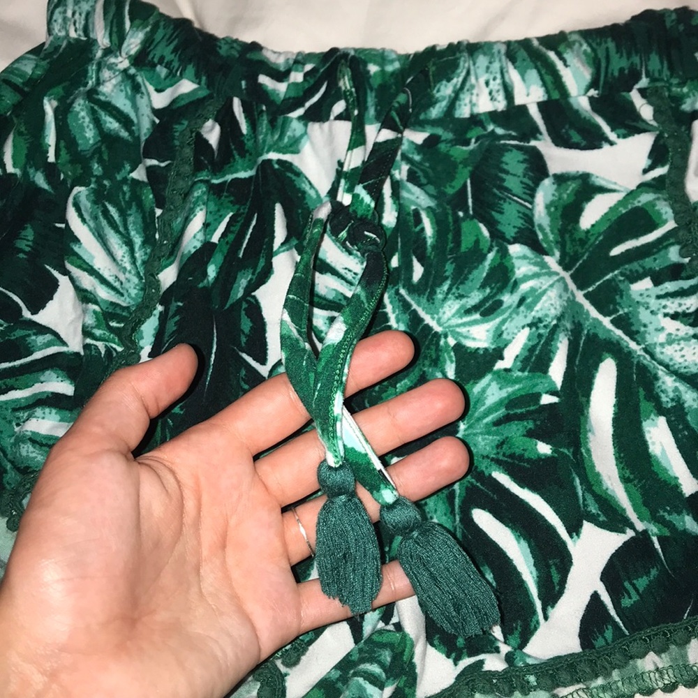 Green leaf shorts